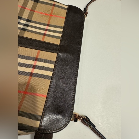 Burberry crossbody bag with provided sling - Picture 13 of 16